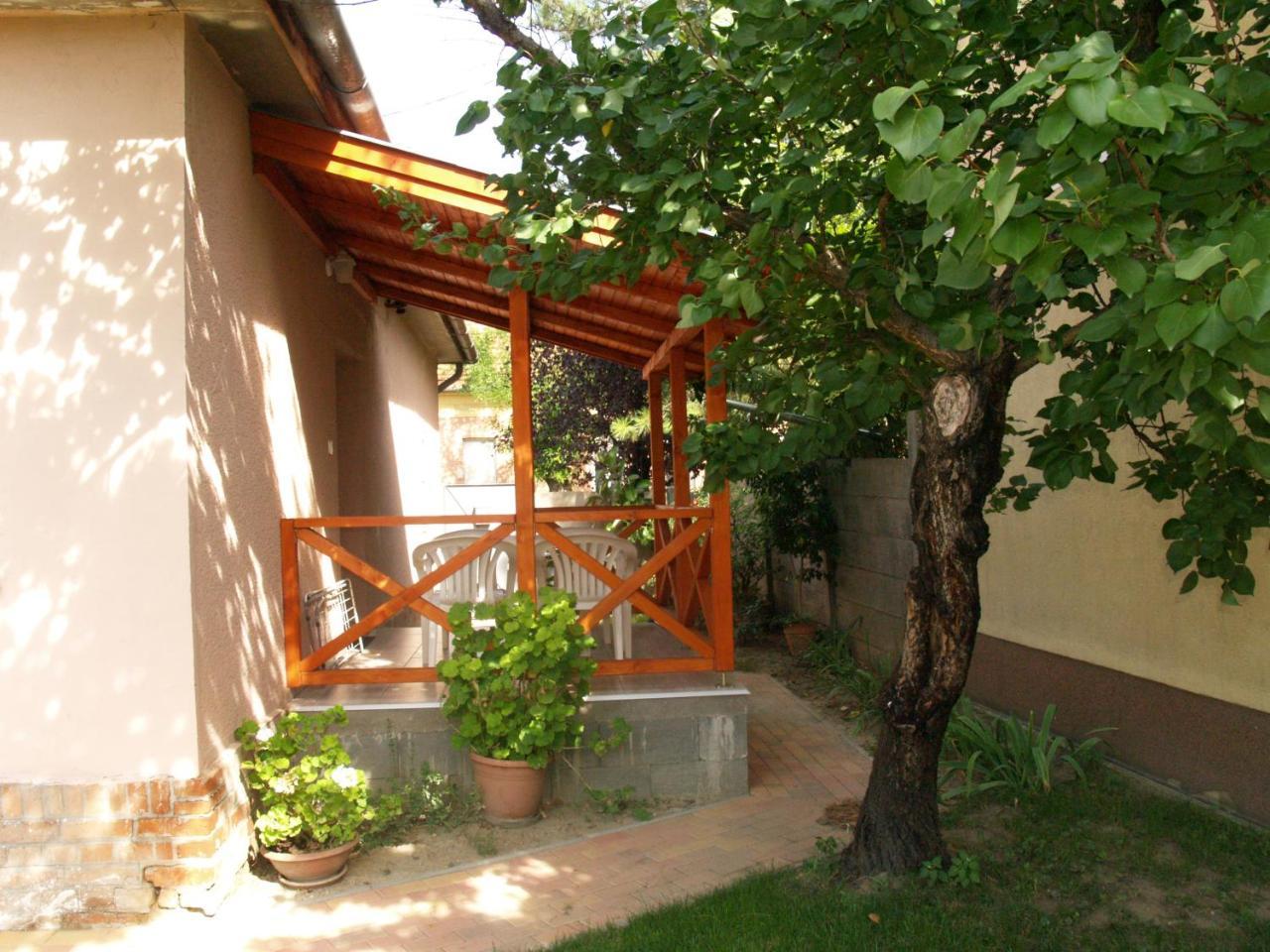 Liliom Apartman Дьюла Екстер'єр фото