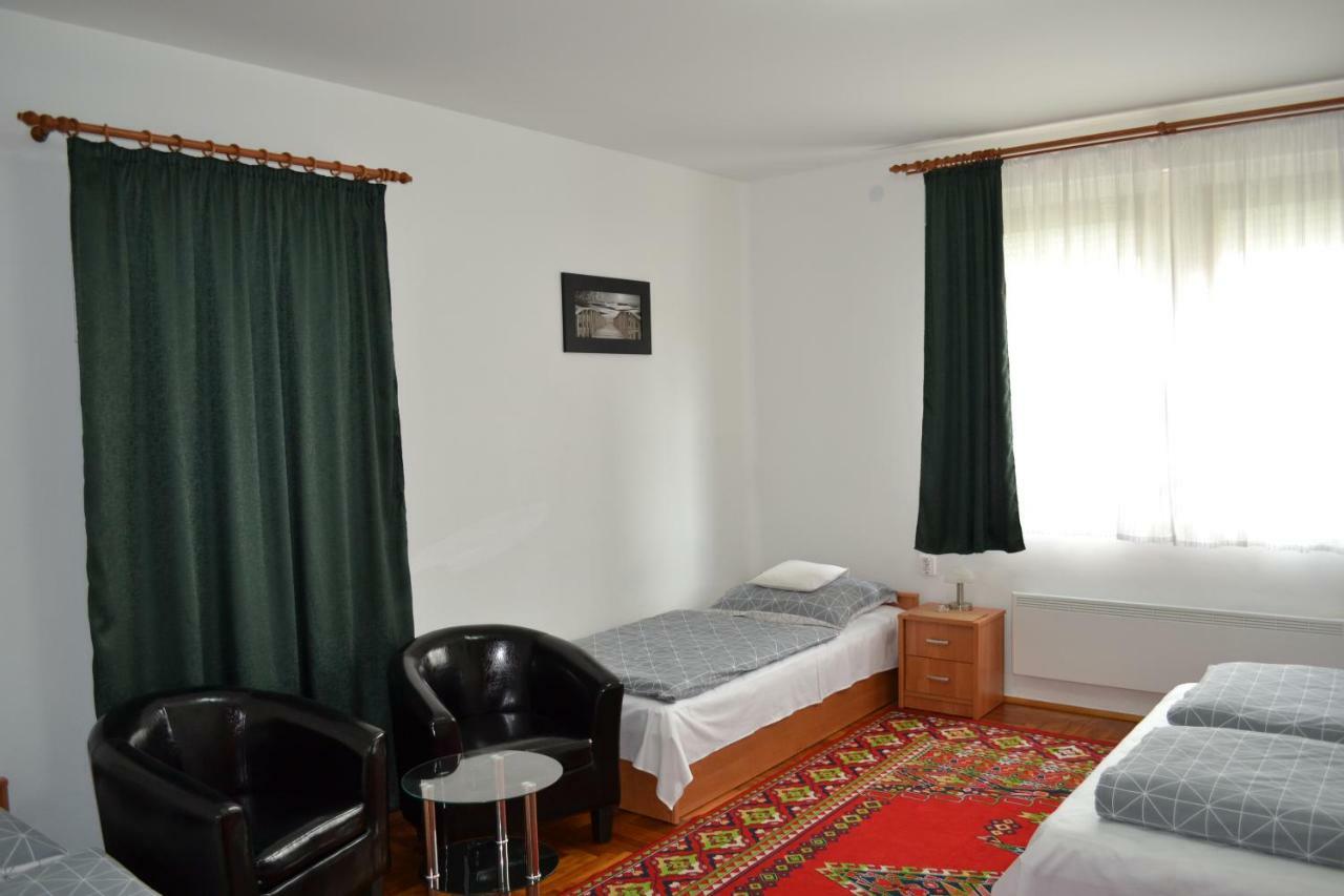 Liliom Apartman Дьюла Екстер'єр фото