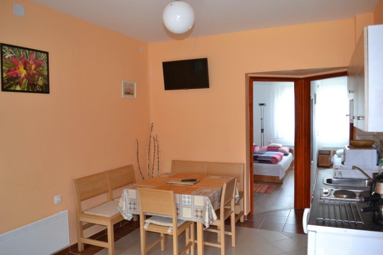Liliom Apartman Дьюла Екстер'єр фото