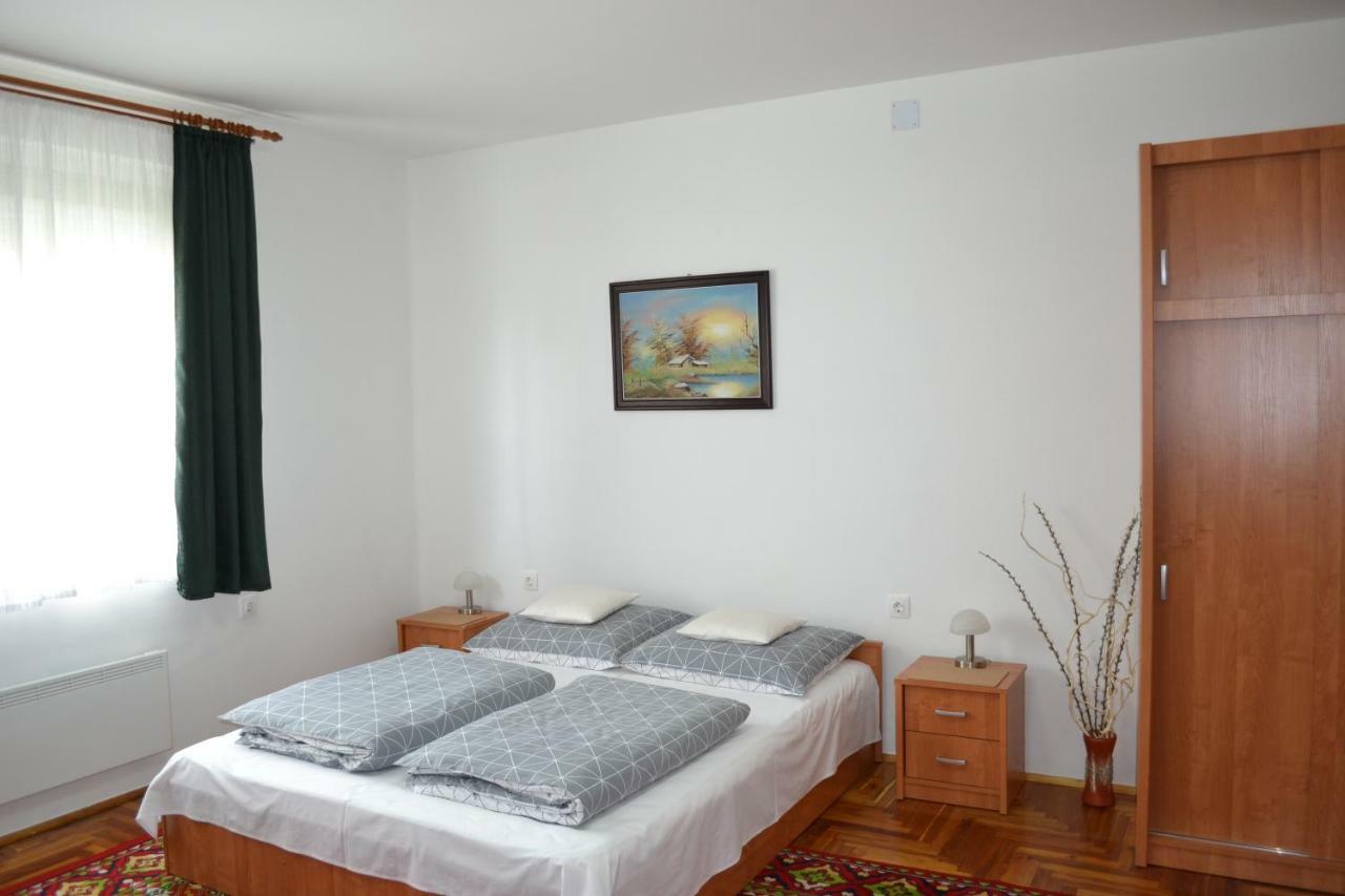 Liliom Apartman Дьюла Екстер'єр фото