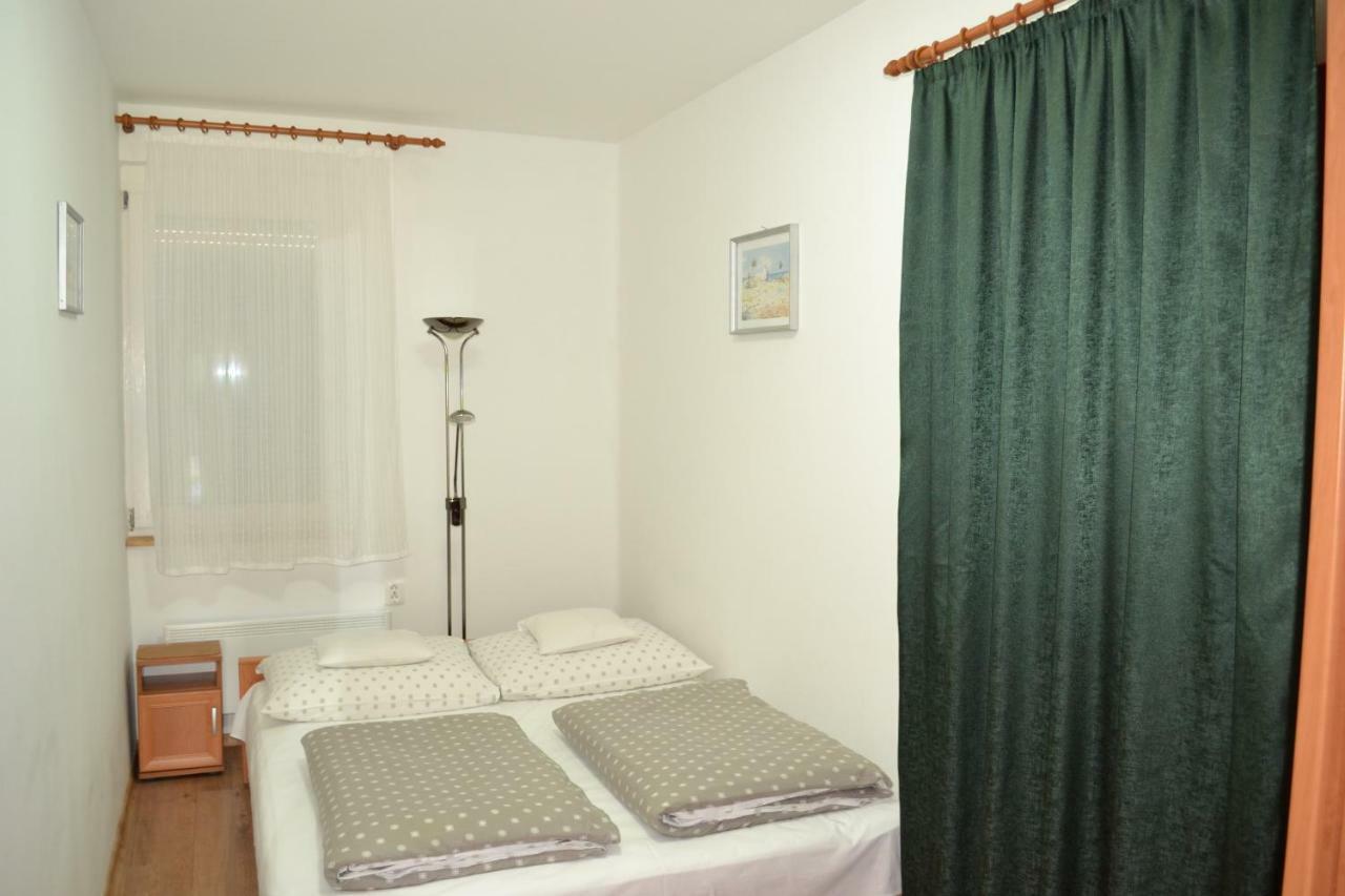 Liliom Apartman Дьюла Екстер'єр фото